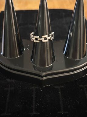 Sterling Silver Chain-Link Accent Ring - Silver Size 5 NWOT